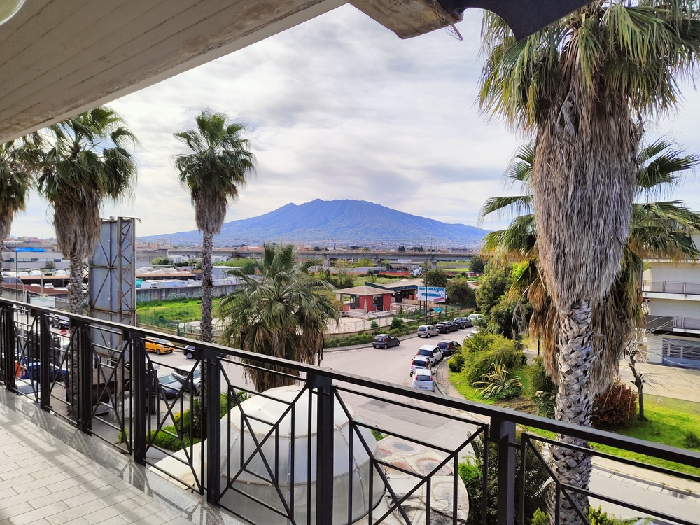 Web agency Napoli — vista sul Vesuvio dalla sede di Nexta Studio a Casalnuovo